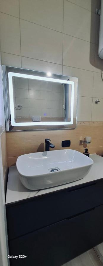 Avi - Daily Rent Apartment Tiranë Eksteriør bilde